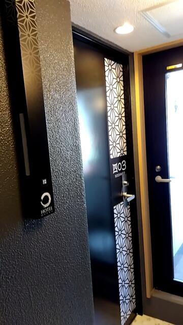 HOTEL OPERA (オペラ)(新宿区/ラブホテル)の写真『403号室（玄関外）※オートロックだが入室時は解錠されている』by ＪＷ