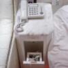 HOTEL AUGUSTA(荒川区/ラブホテル)の写真『751号室　ミニテーブルと備品類』by マーケンワン