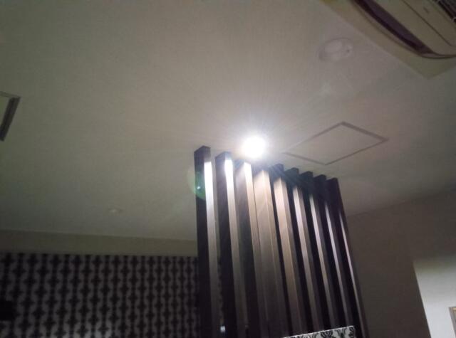 stories HOTEL555 秦野店(秦野市/ラブホテル)の写真『601号室、停電になり、部屋に非常灯が付きました。(24,5)』by キジ