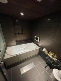 HOTEL Festa(渋谷区/ラブホテル)の写真『405号室　浴室　浴室TVで地上波のチャンネルが見れないです。。』by ぴろりん