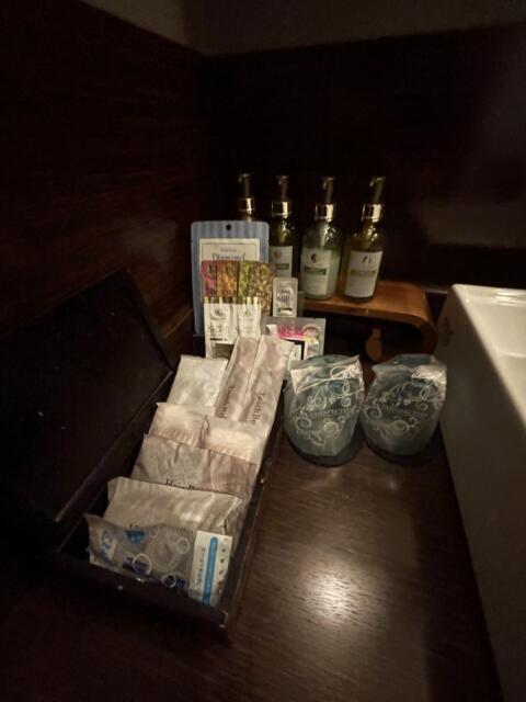 BaliAn RESORT(バリアンリゾート)新宿(新宿区/ラブホテル)の写真『801号室　洗面台に設置のアメニティー』by ぴろりん