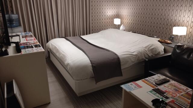HOTEL LUNA MODERN 桜ノ宮(大阪市/ラブホテル)の写真『210号室、お部屋全景①』by Sparkle