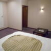 ホテルシティ(立川市/ラブホテル)の写真『208号室、部屋奥から入り口方向』by もんが～