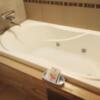 HOTEL KARIN(台東区/ラブホテル)の写真『303号室浴室　蛇口側の壁にTVがない浴槽ジェットバス装備』by あいりん