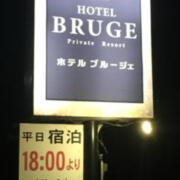 HOTEL BRUGE  水沢店（ブルージェ）(全国/ラブホテル)の写真『夜の外観』by あらび