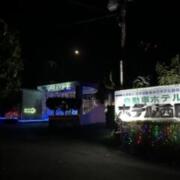 ホテル 西原(全国/ラブホテル)の写真『夜の外観』by ま〜も〜る〜