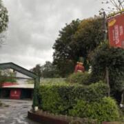 HOTEL COUNTRY SANTA（カントリーサンタ）(菊池市/ラブホテル)の写真『昼の外観』by 無法松