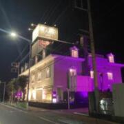 HOTEL SARA petit(サラプチ)(宮代町/ラブホテル)の写真『夜の外観』by まさおJリーグカレーよ