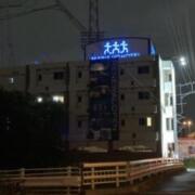 MINNA NO HOTEL(千葉市中央区/ラブホテル)の写真『夜の外観』by まさおJリーグカレーよ