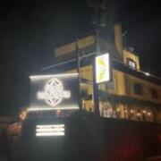 ホテルピンクのおさる(坂井市/ラブホテル)の写真『夜の外観』by まさおJリーグカレーよ