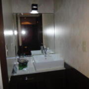 HOTEL EMERALD（エメラルド）(全国/ラブホテル)の写真『昼の外観です。(23,1)』by キジ