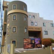 HOTEL HOUSE PLUS(千葉市花見川区/ラブホテル)の写真『昼の外観(R7,9)』by キジ