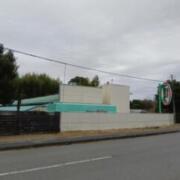 ホテル No Name(東金市/ラブホテル)の写真『昼の外観です。古い看板がそのままでした。(R7,12)』by キジ