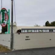 ホテル No Name(東金市/ラブホテル)の写真『昼の外観です。看板が2つ出てます。(R7,12)』by キジ