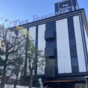 HOTEL THE PASADENA11 船橋 (パサディナイレブンフナバシ)(船橋市/ラブホテル)の写真『昼の外観(北側)』by tkctkc