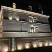HOTEL The HOTEL(沼津市/ラブホテル)の写真『夜の外観』by まさおJリーグカレーよ