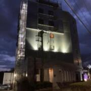 HOTEL555 秦野 -現 UTSUTSU-(秦野市/ラブホテル)の写真『夜の外観』by まさおJリーグカレーよ