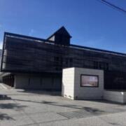 M’s villa（エムズヴィラ）(富山市/ラブホテル)の写真『昼の駐車場入口(R8.3)』by tkctkc