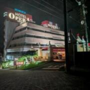 OPERA PREMIUM (オペラプレミアム)(千葉市稲毛区/ラブホテル)の写真『夜の外観』by あらび