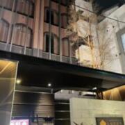 HOTEL LOTUS Bali Resort 池袋(豊島区/ラブホテル)の写真『夜の外観(R8.3)』by tkctkc