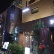HOTEL 鶯谷倶楽部(全国/ラブホテル)の写真『昼の外観 これまでにあがっている外観の写真とは少し変わっていて、現在はこうなっています』by なめろう