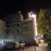 HOTEL WILL STYLE 磯子店(横浜市磯子区/ラブホテル)の写真『夜の外観、南側から(R8,5)』by キジ