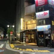 The calm hotel tokyo GOTANDA(全国/ラブホテル)の写真『昼の外観、ホテル入口』by _Yama
