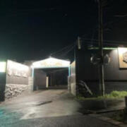 HOTEL McinVilla (マッキンヴィラ)(郡山市/ラブホテル)の写真『夜の外観』by まさおJリーグカレーよ