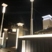 HOTEL FLOWERS 那珂店(フラワーズナカテン)(那珂市/ラブホテル)の写真『夜の外観』by まさおJリーグカレーよ
