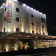 HOTEL LOTUS(ホテル ロータス)水戸店(水戸市/ラブホテル)の写真『夜の外観』by まさおJリーグカレーよ