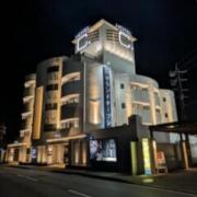 ホテルC.小倉エスト(北九州市小倉南区/ラブホテル)の写真『夜の外観①』by Sparkle