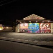 HOTEL SKY Dix5 HIKOUSEN（スカイディックスファイブヒコウセン）(中津市/ラブホテル)の写真『夜の外観②』by Sparkle
