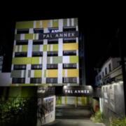 PAL ANNEX FURUGOU（パルアネックス古国府)(大分市/ラブホテル)の写真『夜の外観』by Sparkle