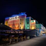 SKY PARADISE RAKUEN(大分市/ラブホテル)の写真『夜の外観②』by Sparkle