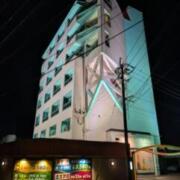 HOTEL HabanaClub（ハバナクラブ）(大分市/ラブホテル)の写真『夜の外観①』by Sparkle