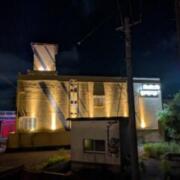 HOTEL COCO（ココ）(遠賀町/ラブホテル)の写真『夜の外観①』by Sparkle
