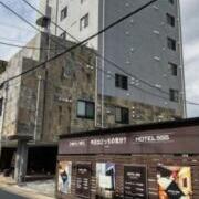 KNOWS HOTEL(ノウズホテル)(沼津市/ラブホテル)の写真『昼の外観、HOTEL555沼津駅北と並んでいます』by こばじゃ